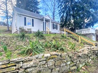 699 Oak St, Crescent, PA 15046