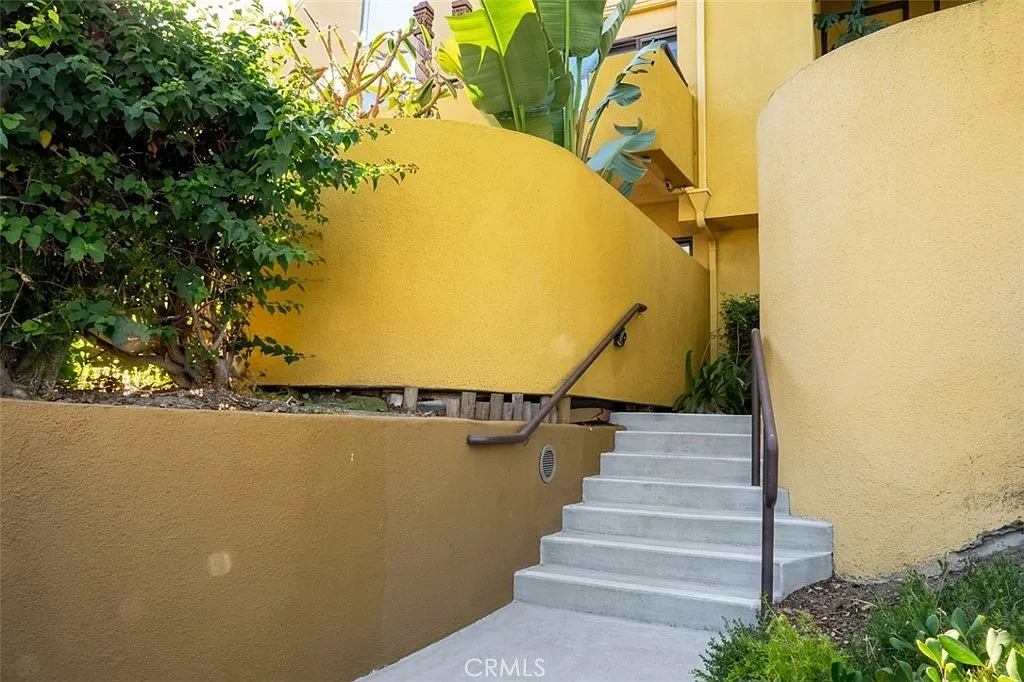 2 bed, 781 sqft, $3,250 — Photo 2