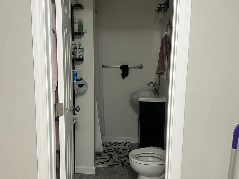 224 Hanover St #11 — Photo 13