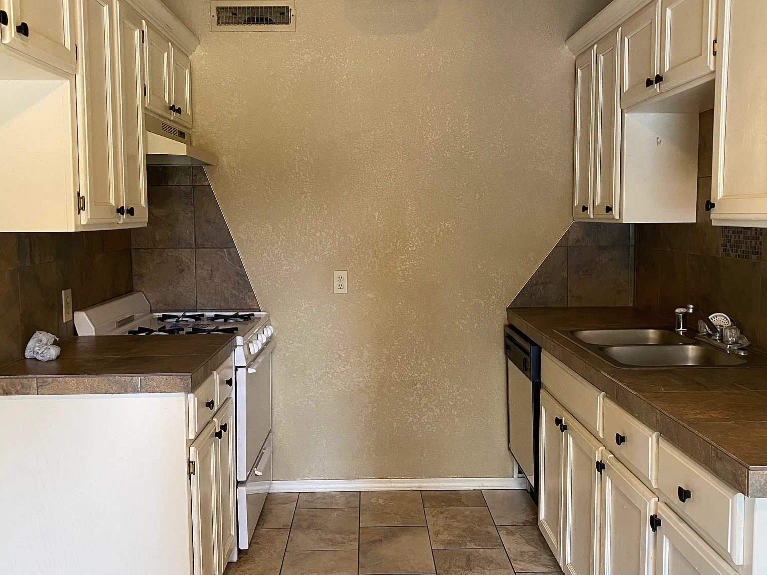 3708 Zion Rd — Photo 3