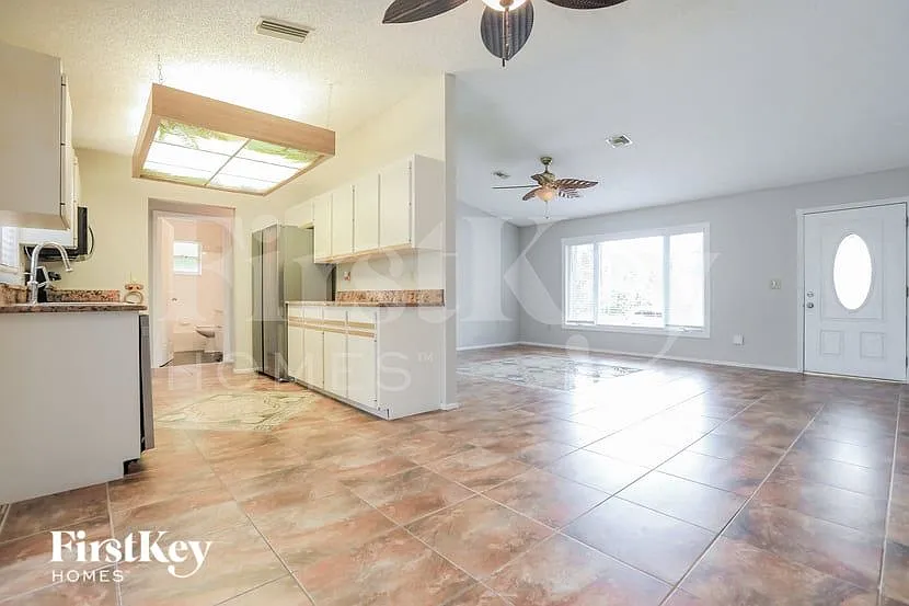 3 bed, 2.0 bath, 1240 sqft, $1,980 — Photo 3