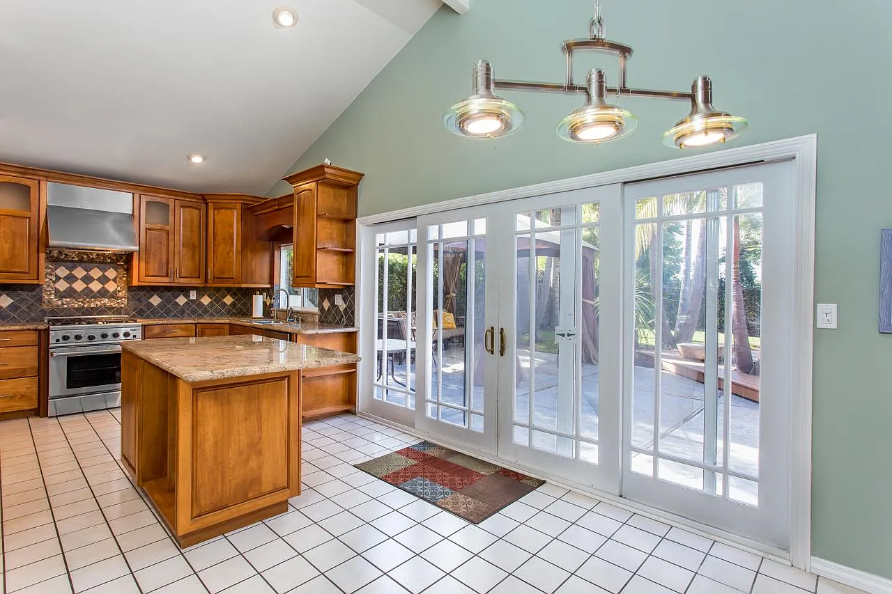 3 bed, 1872 sqft, $5,800 — Photo 4
