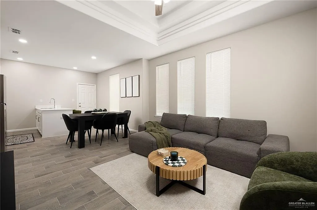 2504 E Harrison Ave — Photo 4