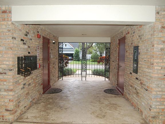 3rd image of 1920 Woodcrest Dr APT 13