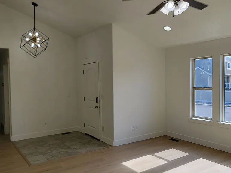 1652 W Brooke St — Photo 10