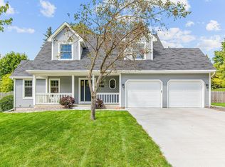 1511 Dawn Cir, Arden Hills, MN 55112