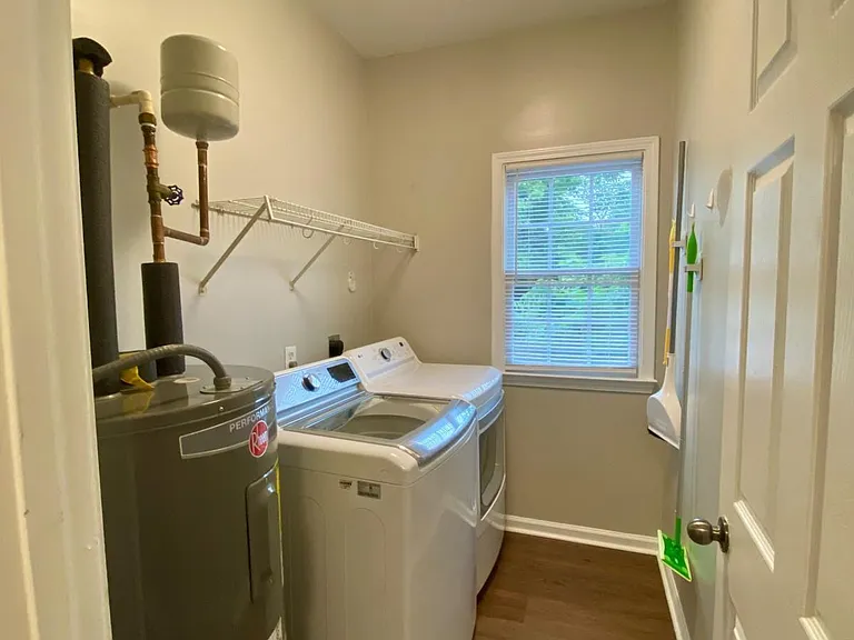 404 Bass St SW — Photo 5