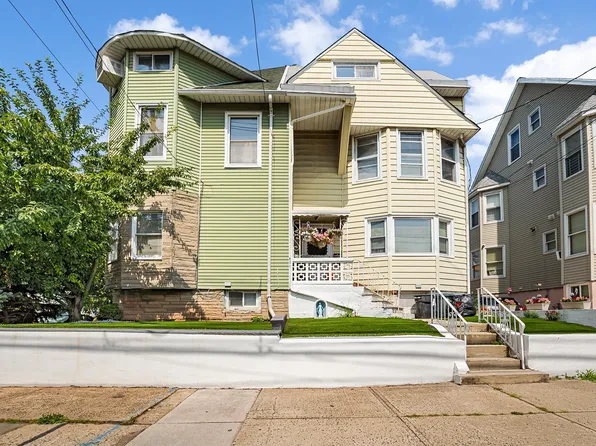 559 Avenue E, Bayonne, NJ 07002