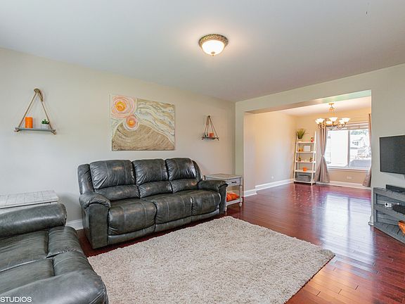 2nd image of 10488 Oxford Dr