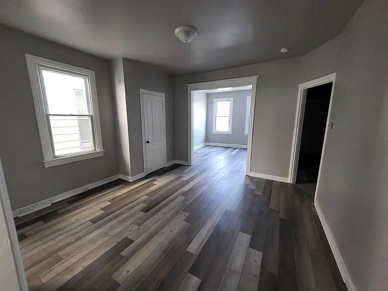 830 W Wilkes Barre St — Photo 4