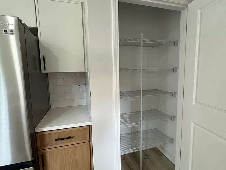 3530 Charing Cross Rd — Photo 20
