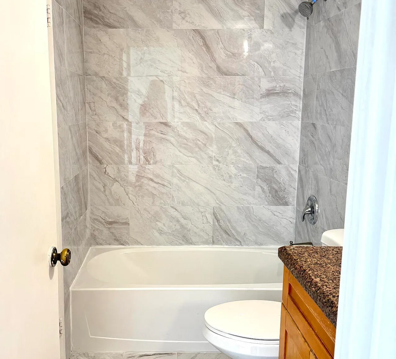 3 bed, 2.0 bath, 1273 sqft, $2,300 — Photo 1