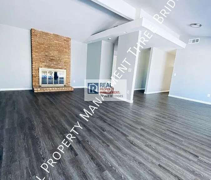3125 Stafford Ln — Photo 3
