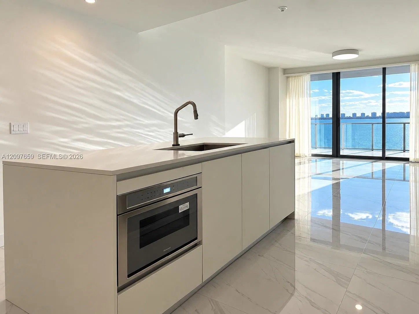 1 bed, 2.0 bath, 966 sqft, $7,000 — Photo 3