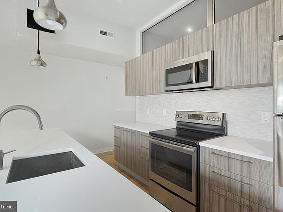 3rd image of 412-26 S 13th St #310