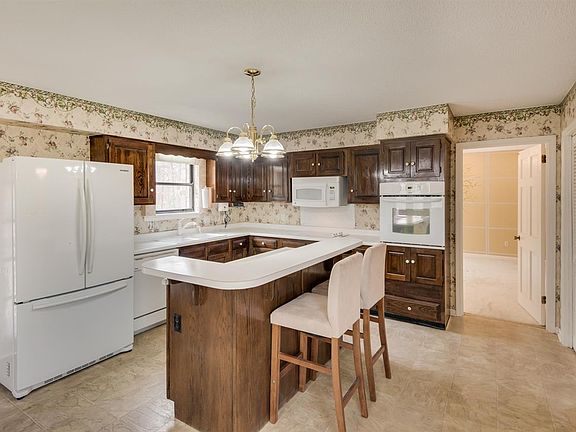 2nd image of 5684 Sherry Ln