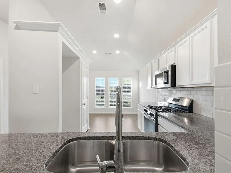 11962 Sunshine Park Dr N — Photo 17