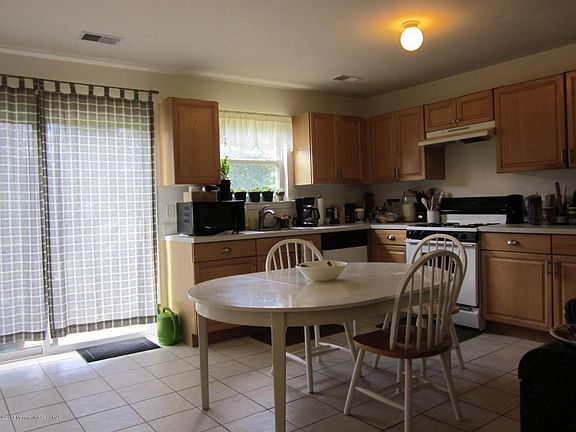 4th image of 37 Waterview Dr #1000