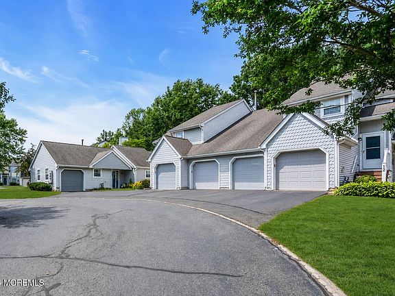 4th image of 14 Evergreen Court