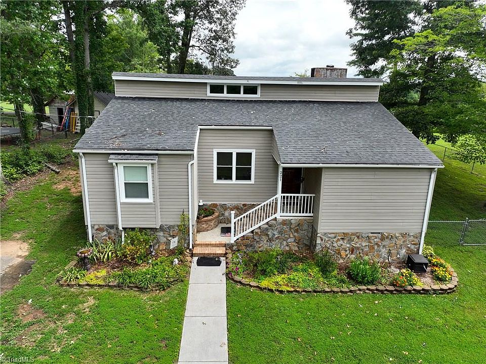 1st image of 221 Noonkester Dr