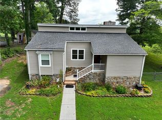 221 Noonkester Dr, Mount Airy, NC 27030