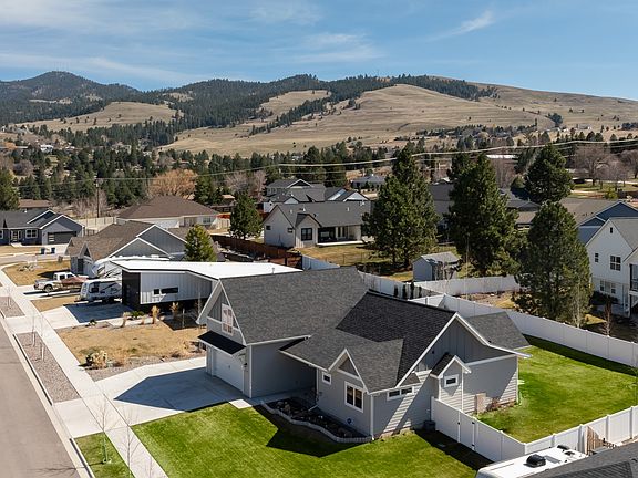 3rd image of 2719 Bundy Ln