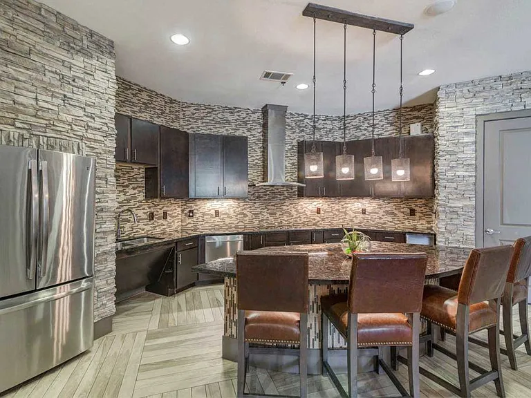 Clubhouse Kitchen - Great for Mini Entertaining