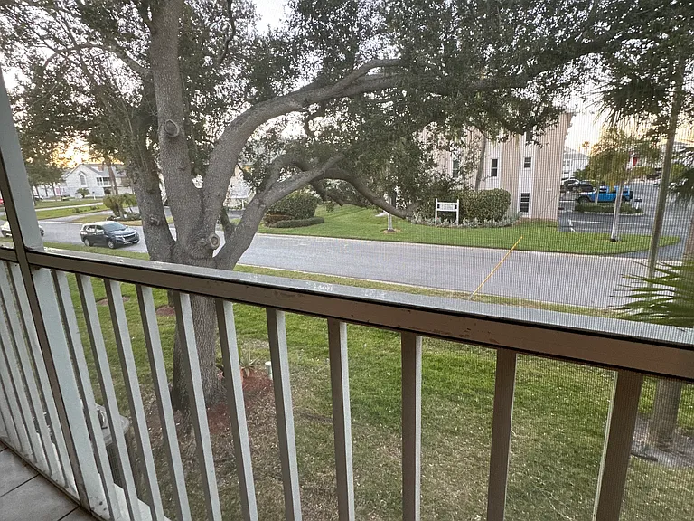 210 Sun Vista Ct N — Photo 13