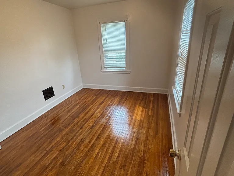 1712 Brussels St — Photo 13