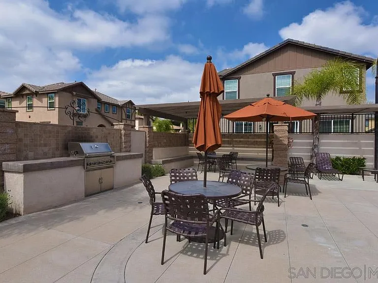 512 Moonlight Dr — Photo 6