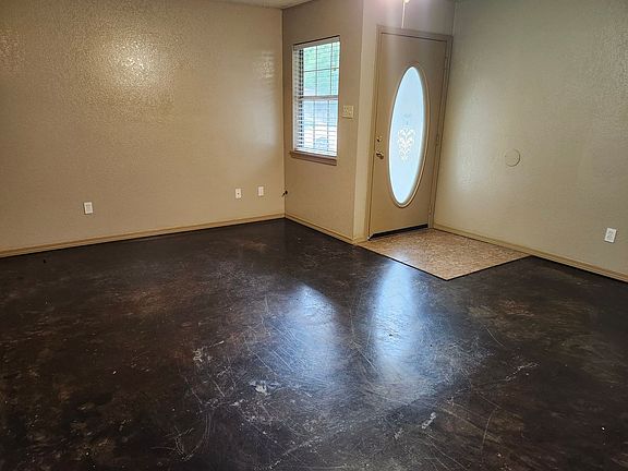 4th image of 2016 Watts Rd APT D