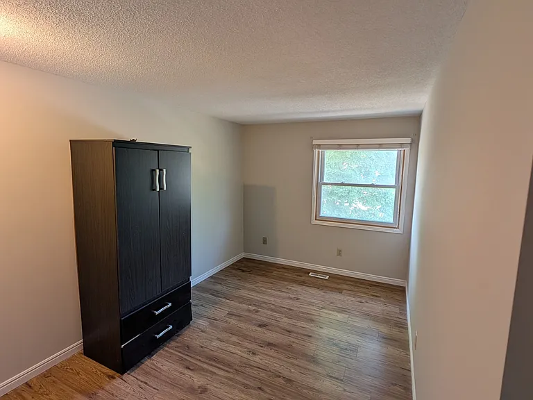 61 Ashley Cres — Photo 20