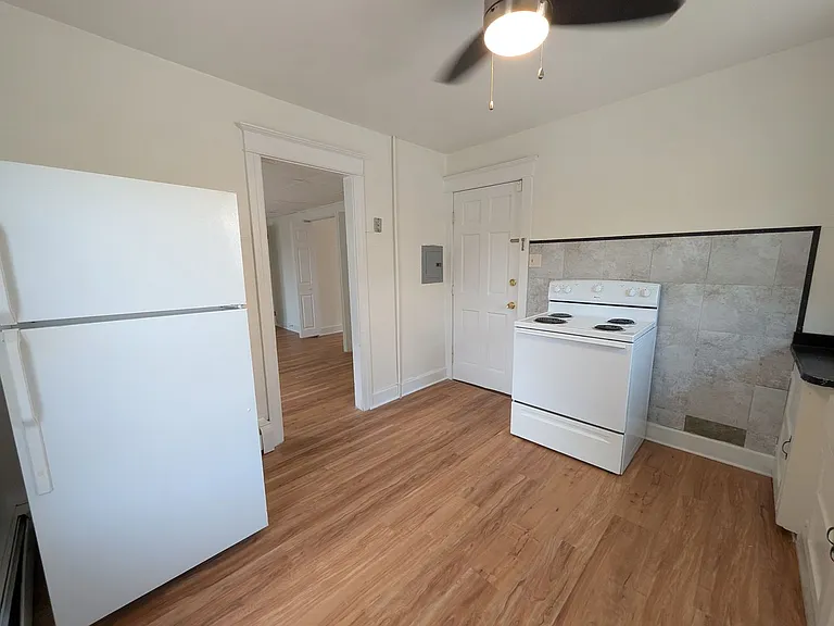 311 Jefferson Ave — Photo 2