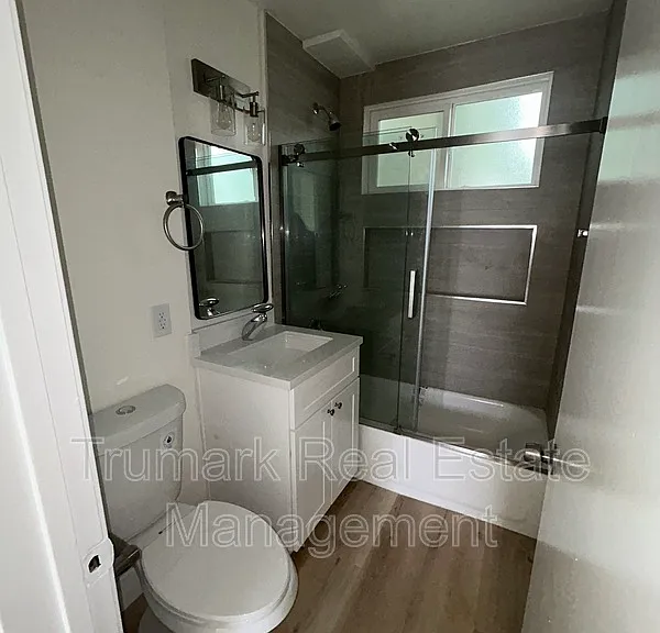 49 S Grand Oaks Ave #3 — Photo 2