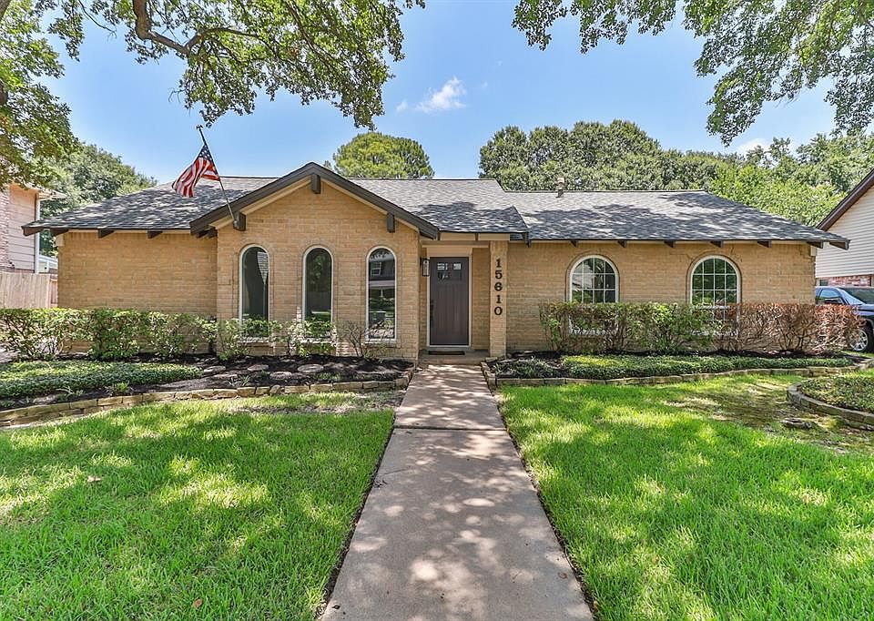 1st image of 15610 Singapore Ln