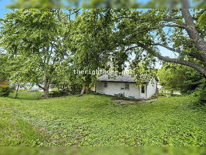 6929 N 64th St — Photo 20