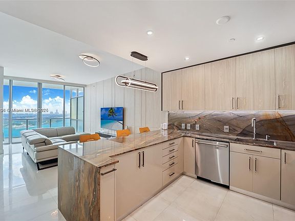 5th image of 1100 Biscayne Blvd #U3004