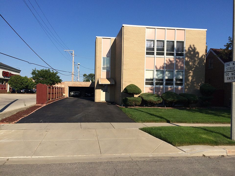 1st image of 9509 S Sawyer Ave #1