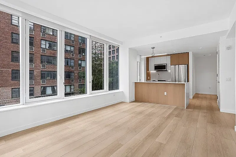 255 E. 39th Street — Photo 2