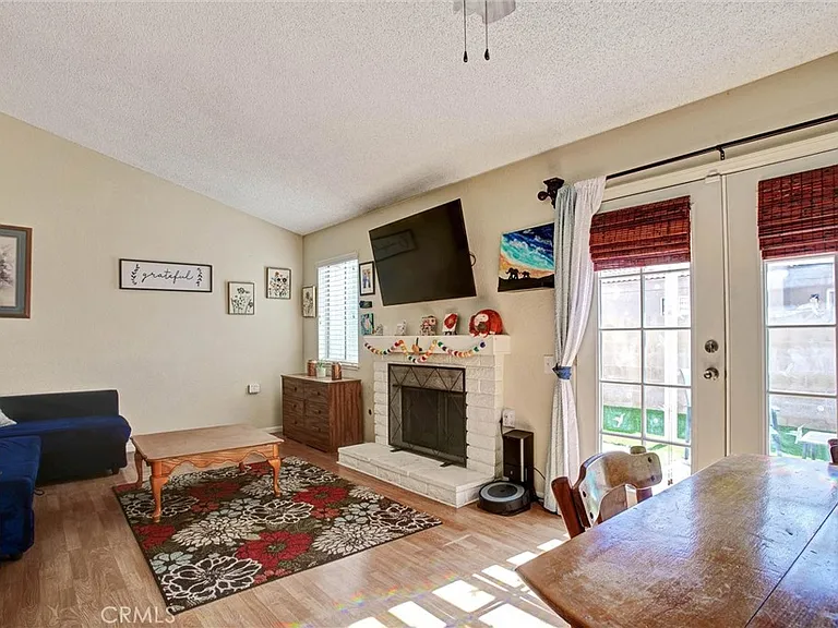 985 Sunrise St — Photo 2