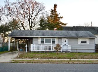 306 Maple St, Lakehurst, NJ 08733
