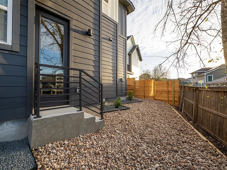 2220 Yellow Jacket Ln #1 — Photo 34