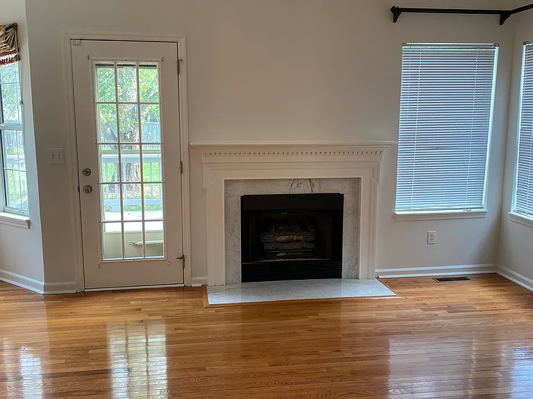 2054 Belmont Cir — Photo 8