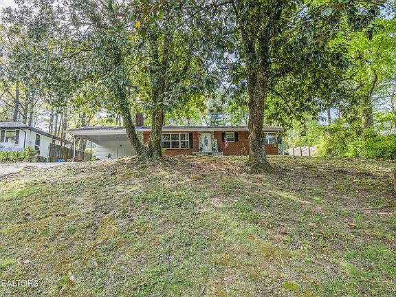 3rd image of 1212 Pilleaux Dr