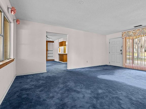 2nd image of 922 SE Division Ave