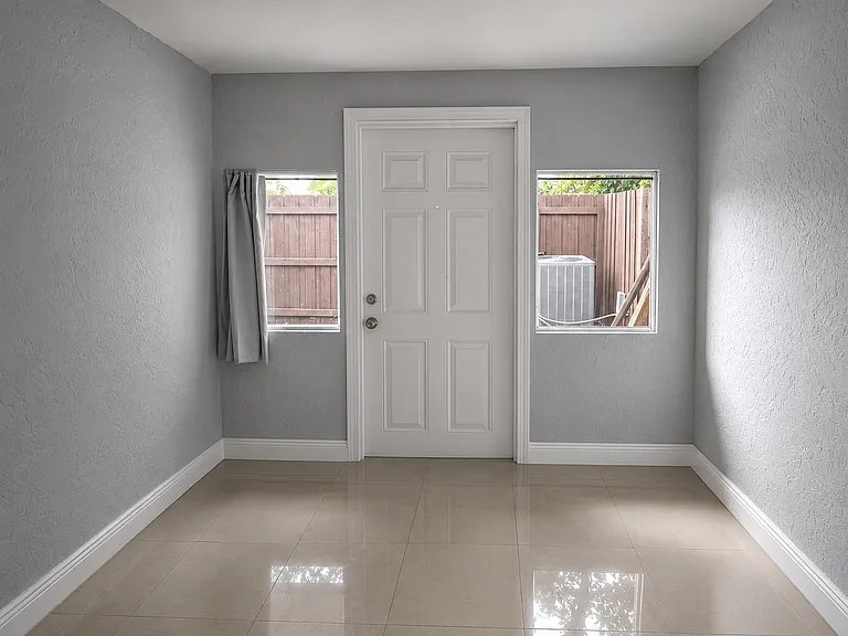 22384 Palomita Dr — Photo 34