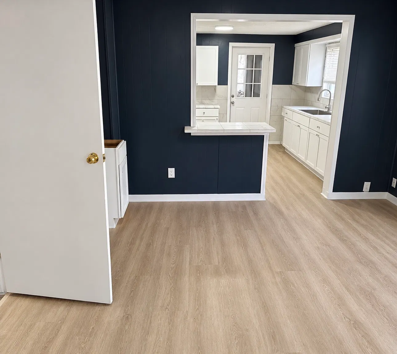 2 bed, 1000 sqft, $1,300 — Photo 2