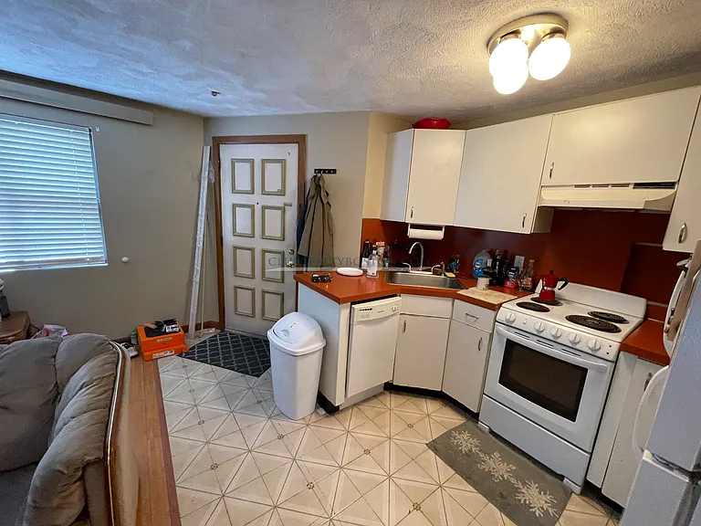 344 Market St #7 — Photo 6