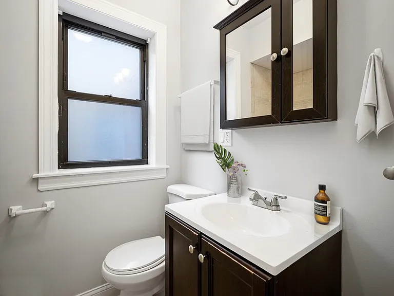 837 West Wolfram Street — Photo 6
