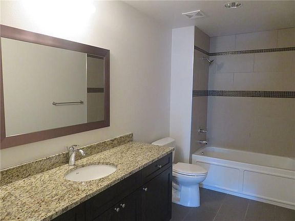5th image of 928 Travis Ave APT 201